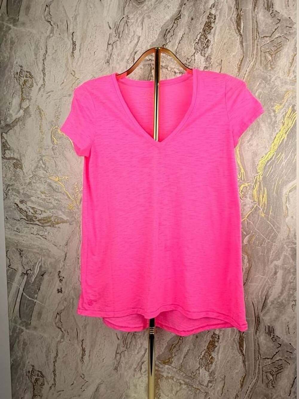 Lilly Pulitzer V-Neck T-Shirt Size XS Pink Short Sleeve